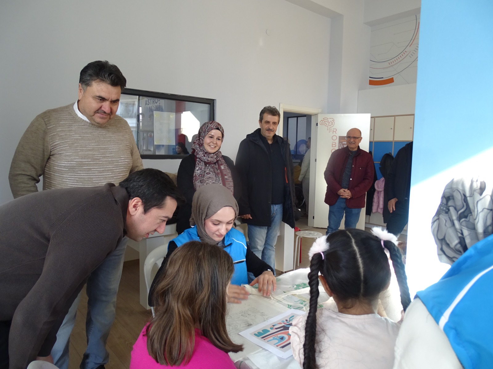 Havran MYO Öğrencileri Küçük Kardeşleriyle Çanta Boyama Etkinliğinde Buluştu