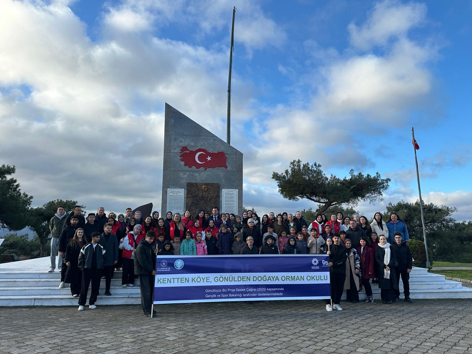 GENÇLİK VE SPOR BAKANLIĞININ DESTEKLEDİĞİ “KENTTEN KÖYE GÖNÜLDEN DOĞAYA ORMAN OKULU” PROJESİNİN İLK ETKİNLİĞİ KOCASEYİT MAHALLESİ’NDE GERÇEKLEŞTİRİLDİ