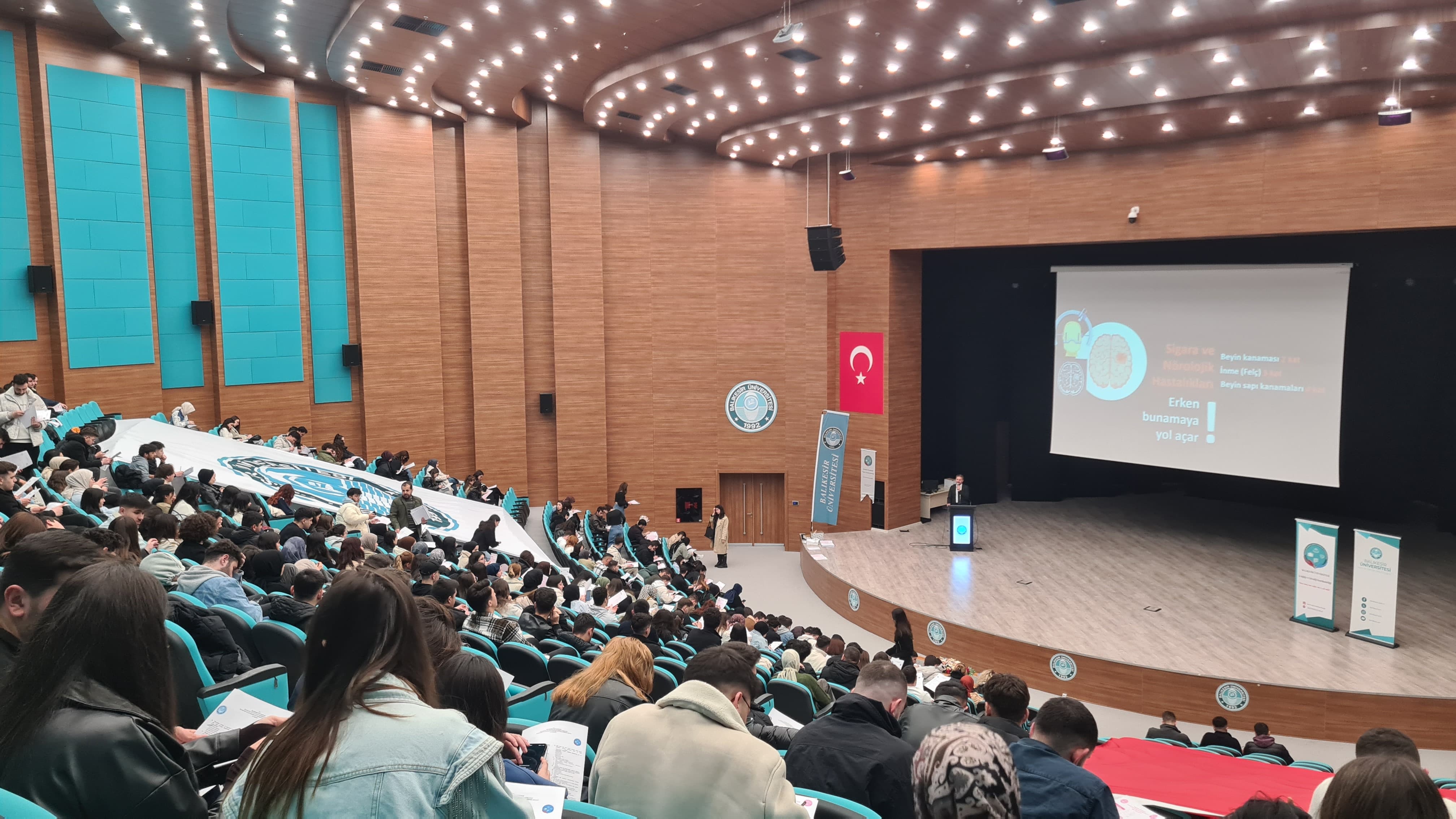 Türkiye İş Kurumu tarafından üniversitemizde istihdam edilecek olan öğrencilere iş sağlığı ve güvenliği eğitimi verilmeye başlanmıştır.