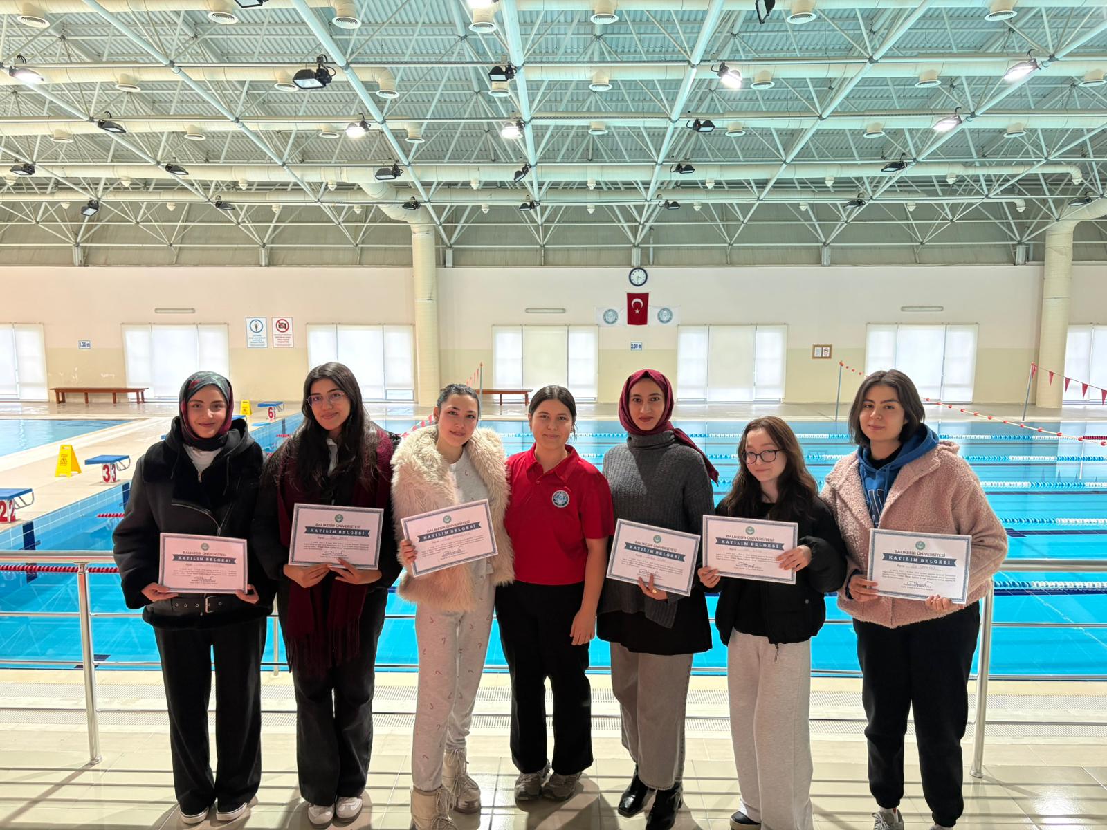 Spor Dostu Kampüs Projesi Kapsamında Düzenlenen Yüzme Kurslarının 1. Dönemi Tamamlandı