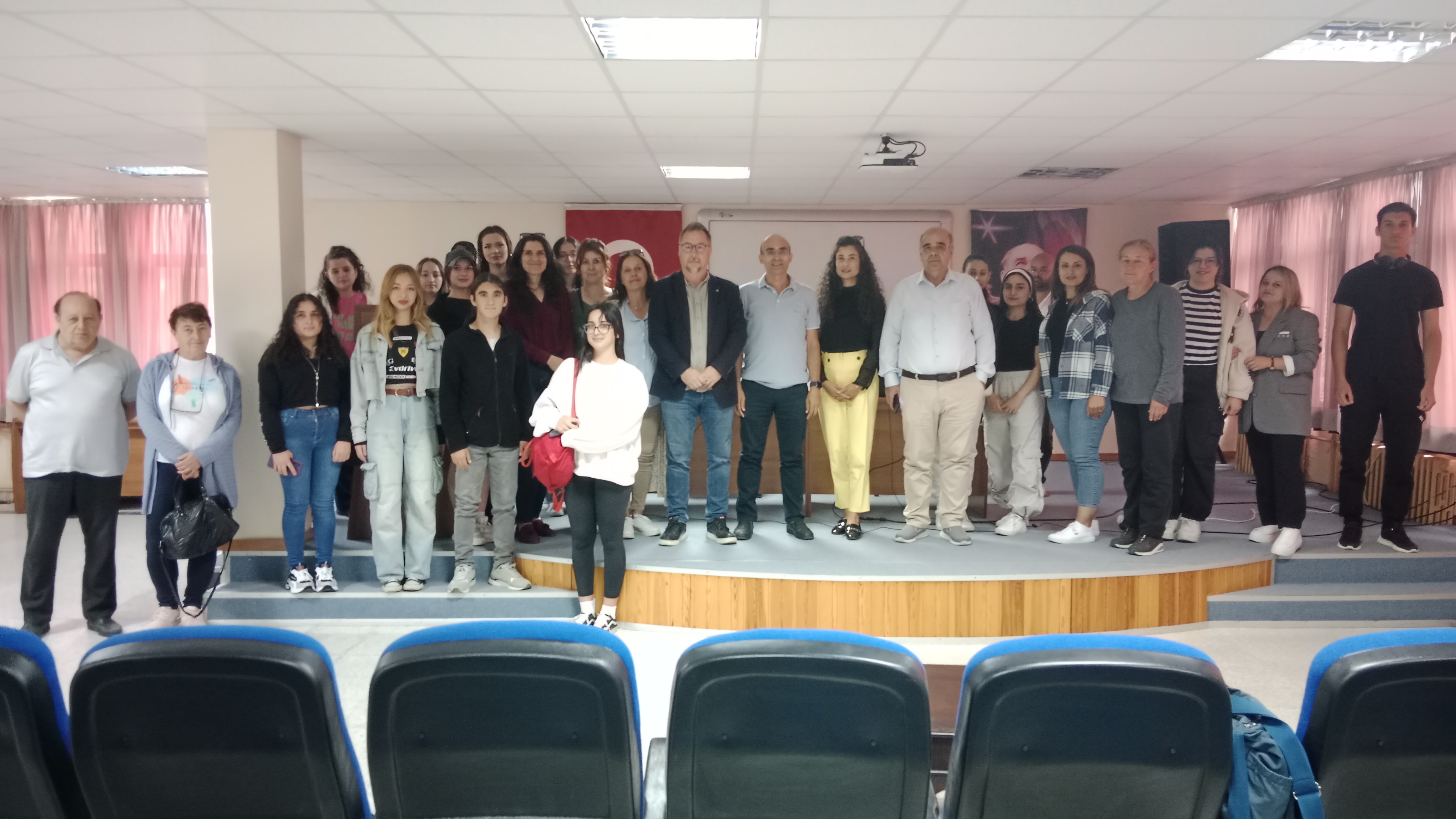 TÜBİTAK 2209-A Üniversite öğrencileri araştırma projeleri destekleme programı tanıtımı ve bilgilendirme toplantısı