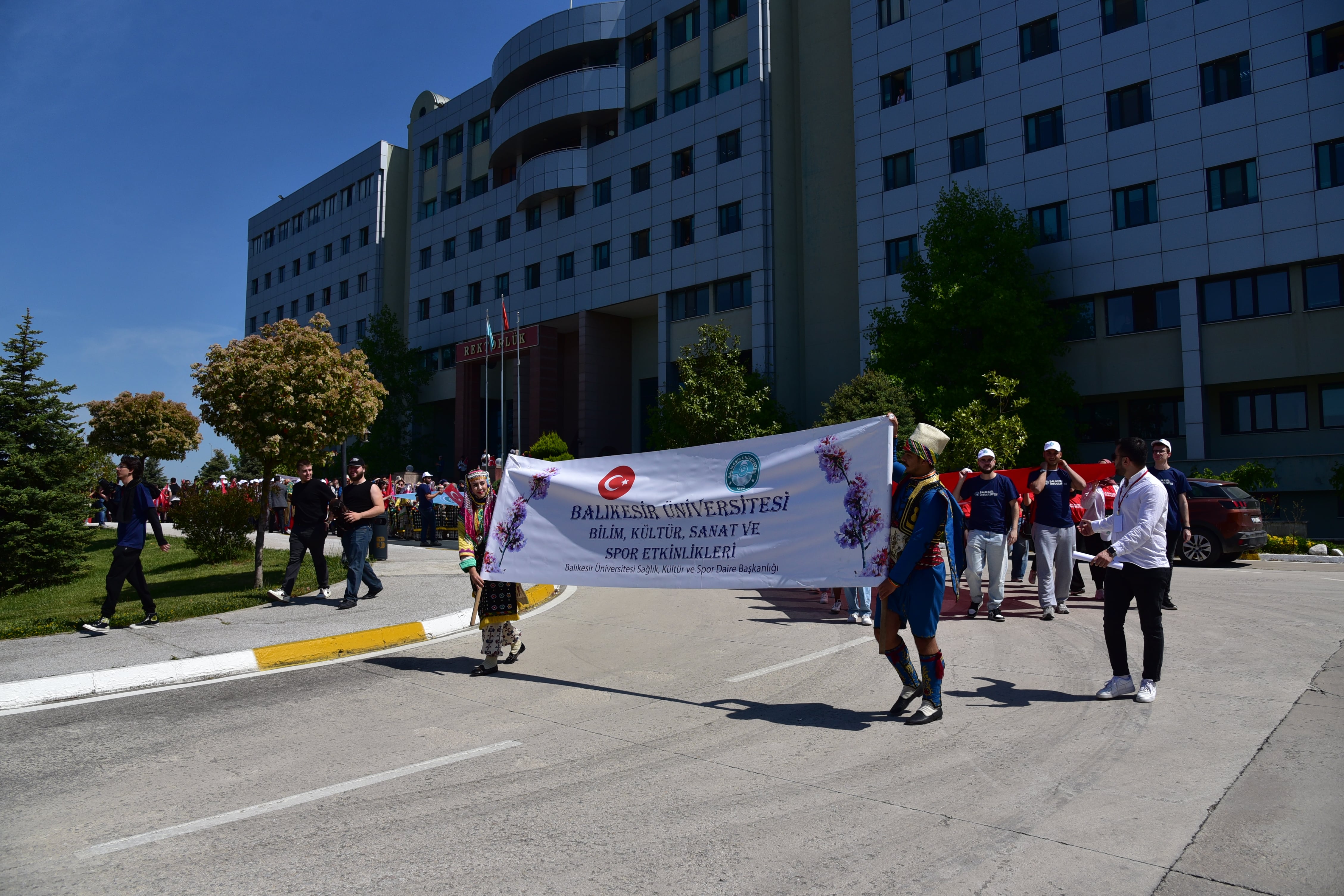 Bahar Şenliği Kortej Yürüyüşü