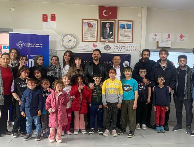 ÜNİDES Projesi Kapsamında Kütüphane Topluluğundan Köy Okullarına Anlamlı Ziyaret