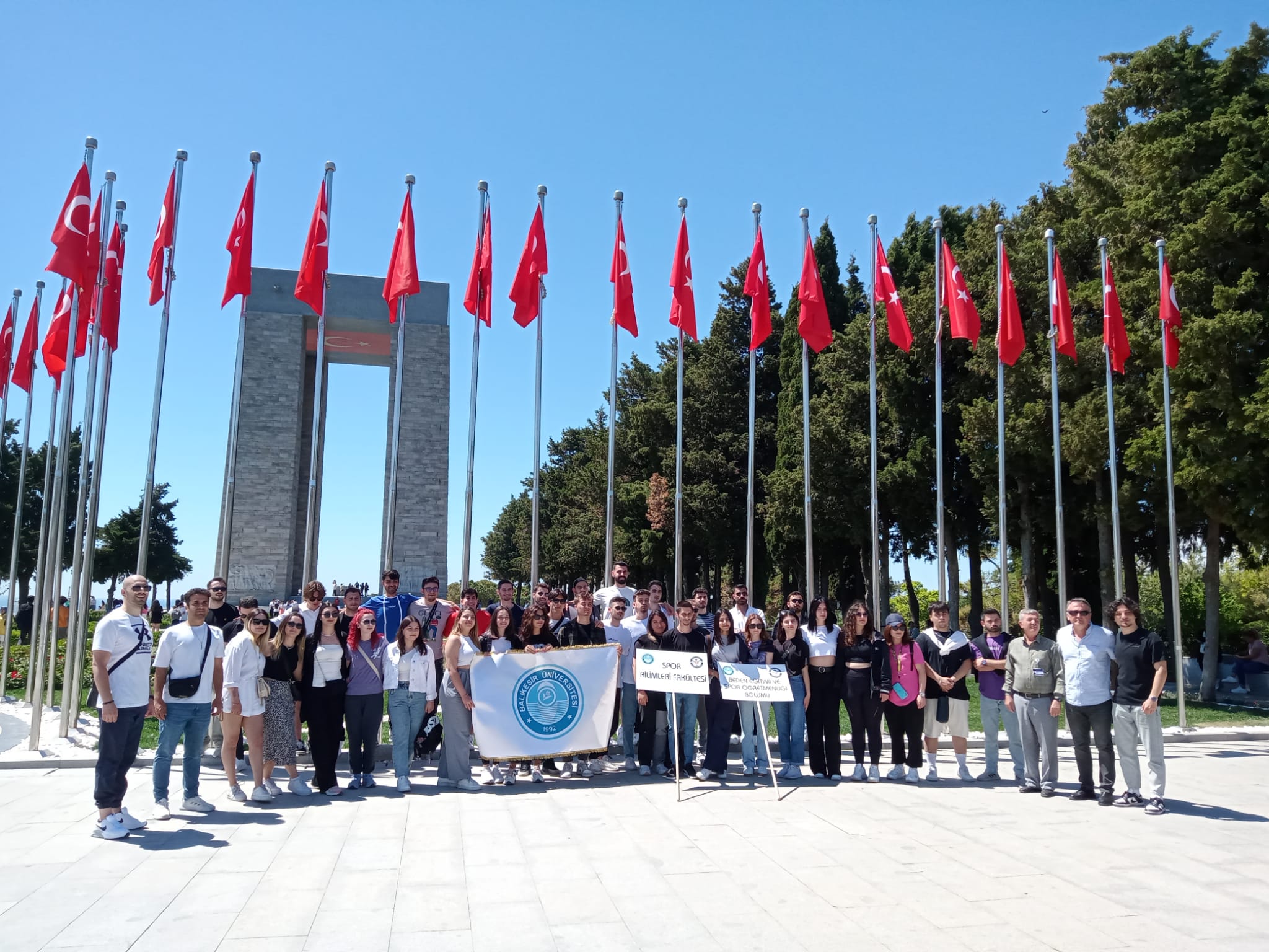 Beden Eğitimi ve Spor Bölümü Öğrencilerinin Çanakkale Şehitliği Ziyareti