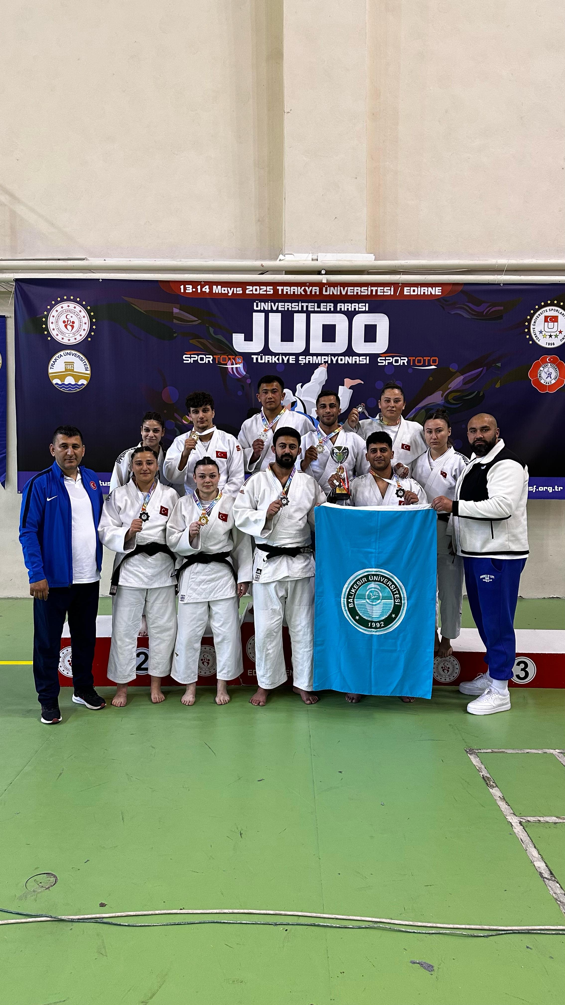 BAÜN lü Judocular Türkiye yi Salladı Judoda 28 Üniversite Arasından Türkiye 2.liği