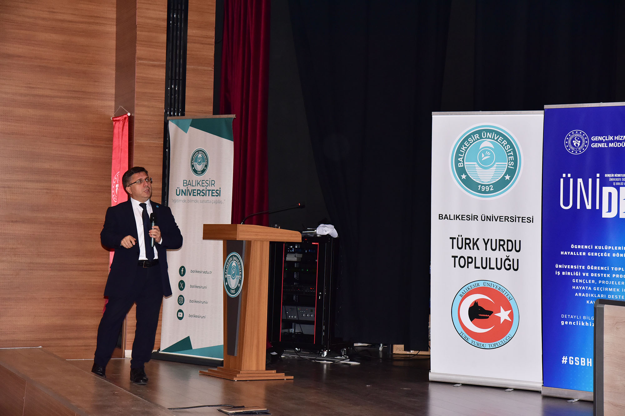 BAÜN Rektörü Prof. Dr. Yücel Oğurlu dan, Türk Dünyası Öğrenci Çalıştayında Türkçenin Derinliğine ve Birleştirici Gücüne Vurgu