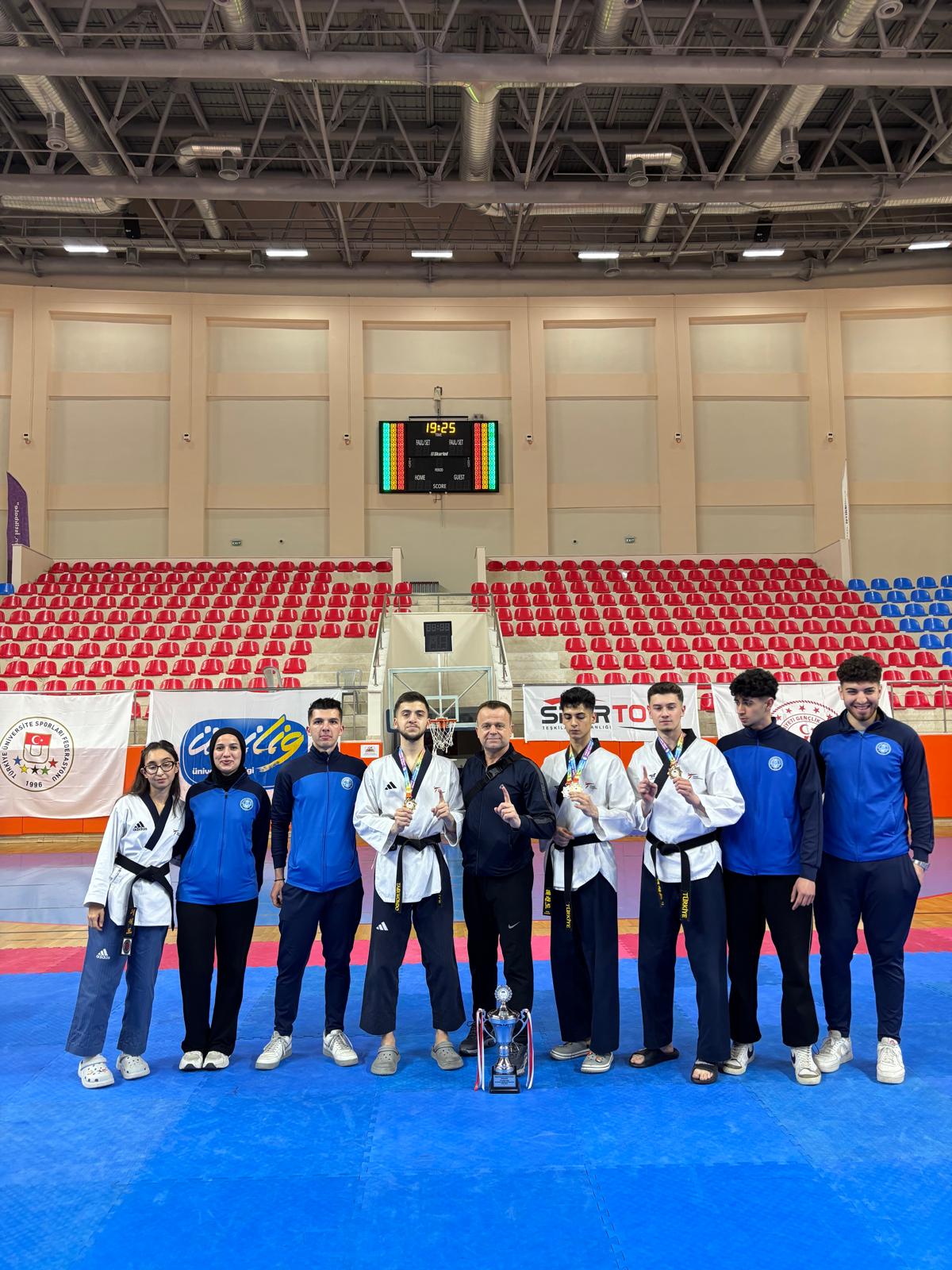 Üniversiteler Arası Taekwondo Şampiyonasında Büyük Başarı
