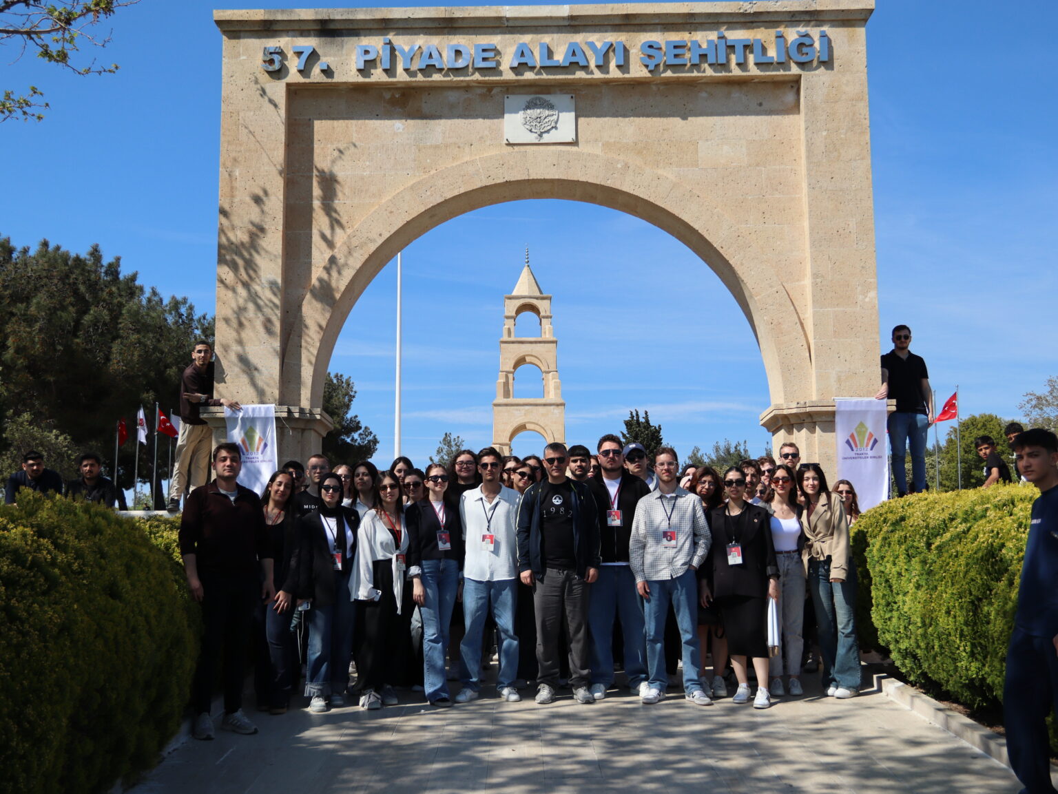 ÜNİDES ve Sosyal Sorumluluk Projesi Hazırlayan Topluluklarımızdan Çanakkale'ye Anlamlı Gezi