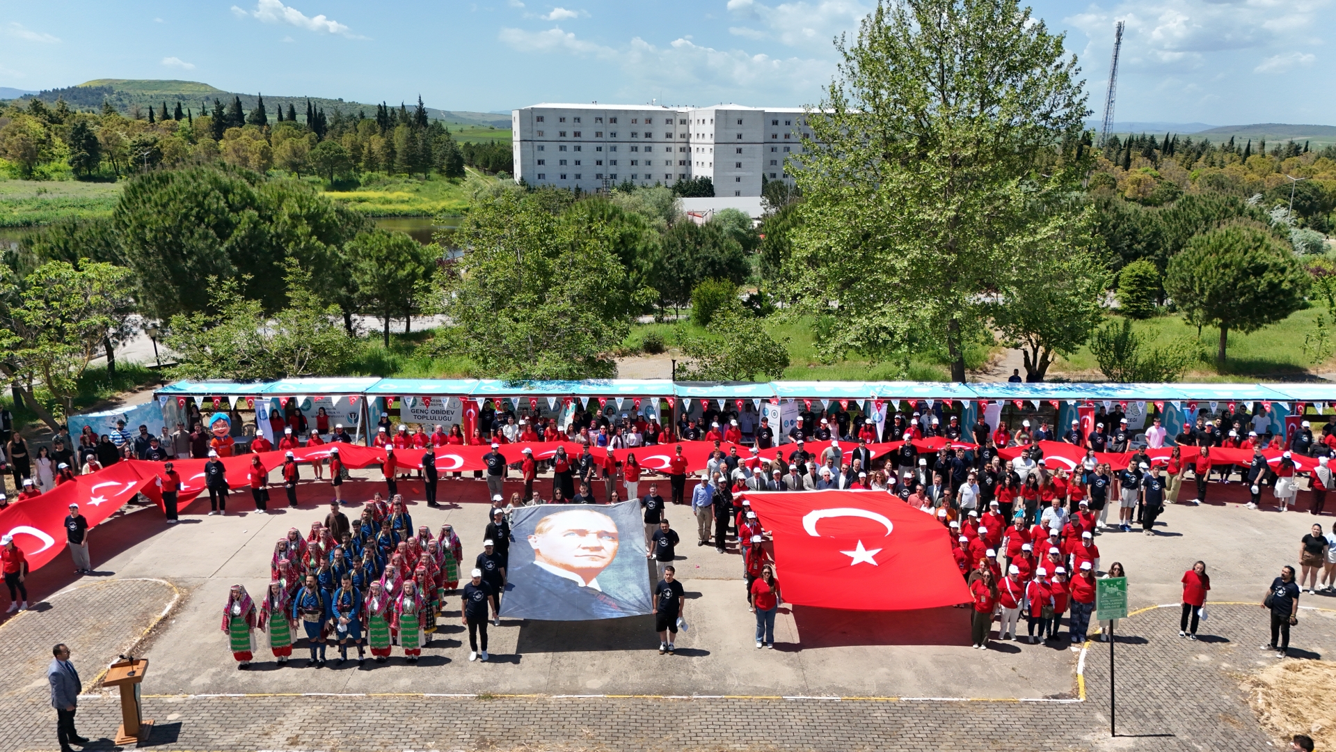 BAÜN FEST 2026 Coşkusu Geleneksel Bayrak Yürüyüşü ve Stant Açılışları ile Devam Etti