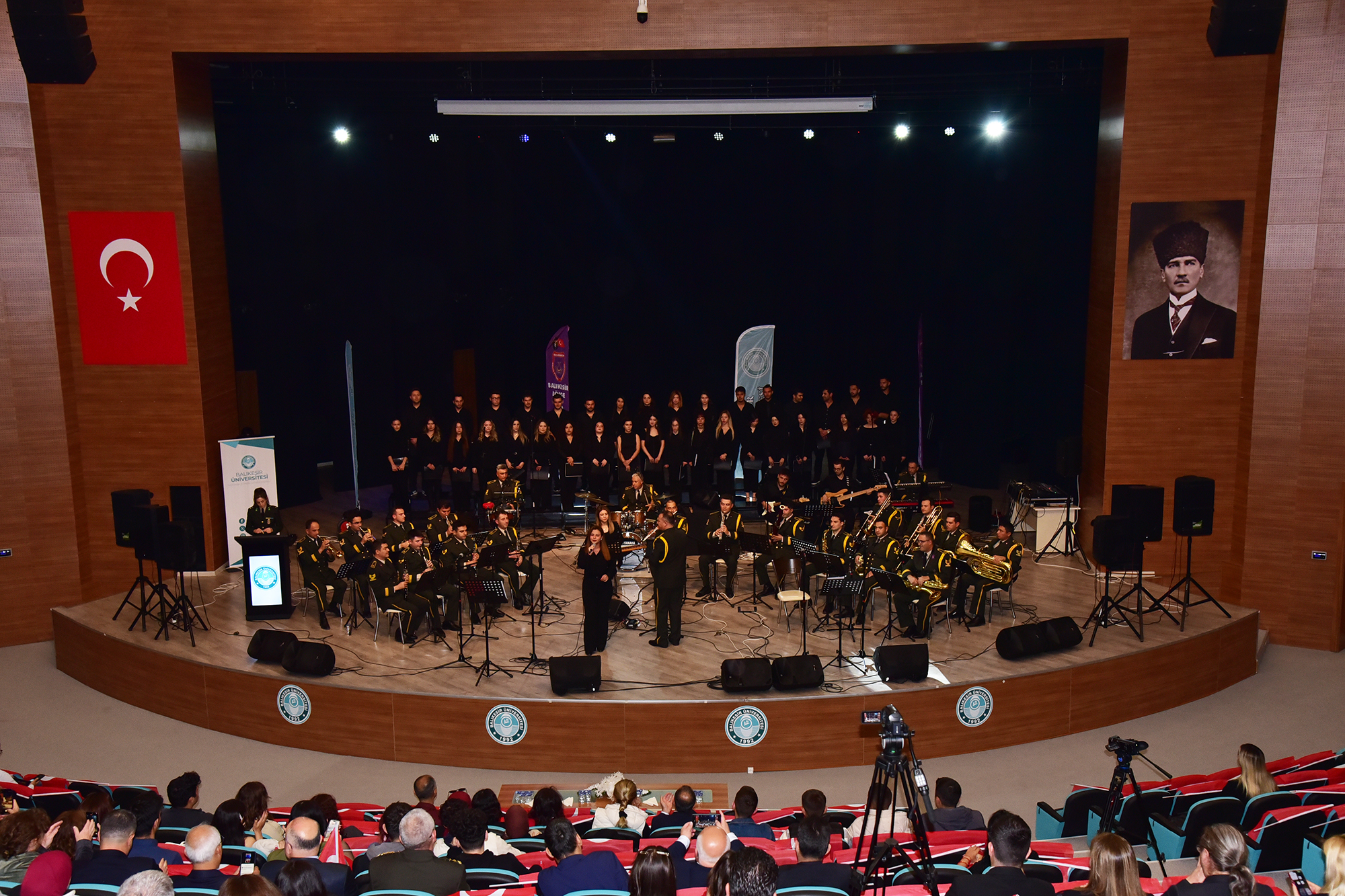 Balıkesir Üniversitesinde 29 Ekim Cumhuriyet Konseri Coşkusu