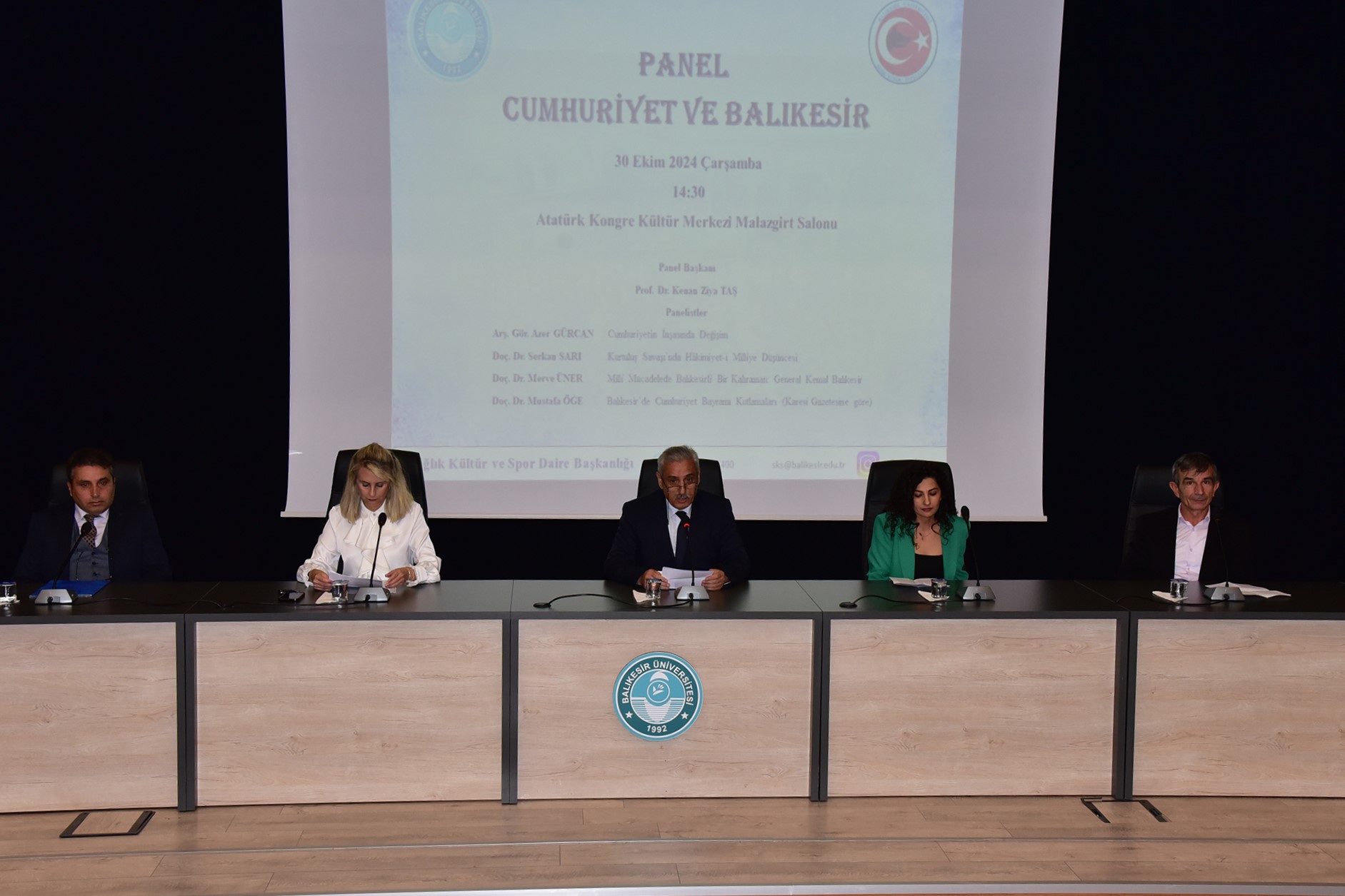 Balıkesir Üniversitesinde Cumhuriyet ve Balıkesir Paneli Düzenlendi