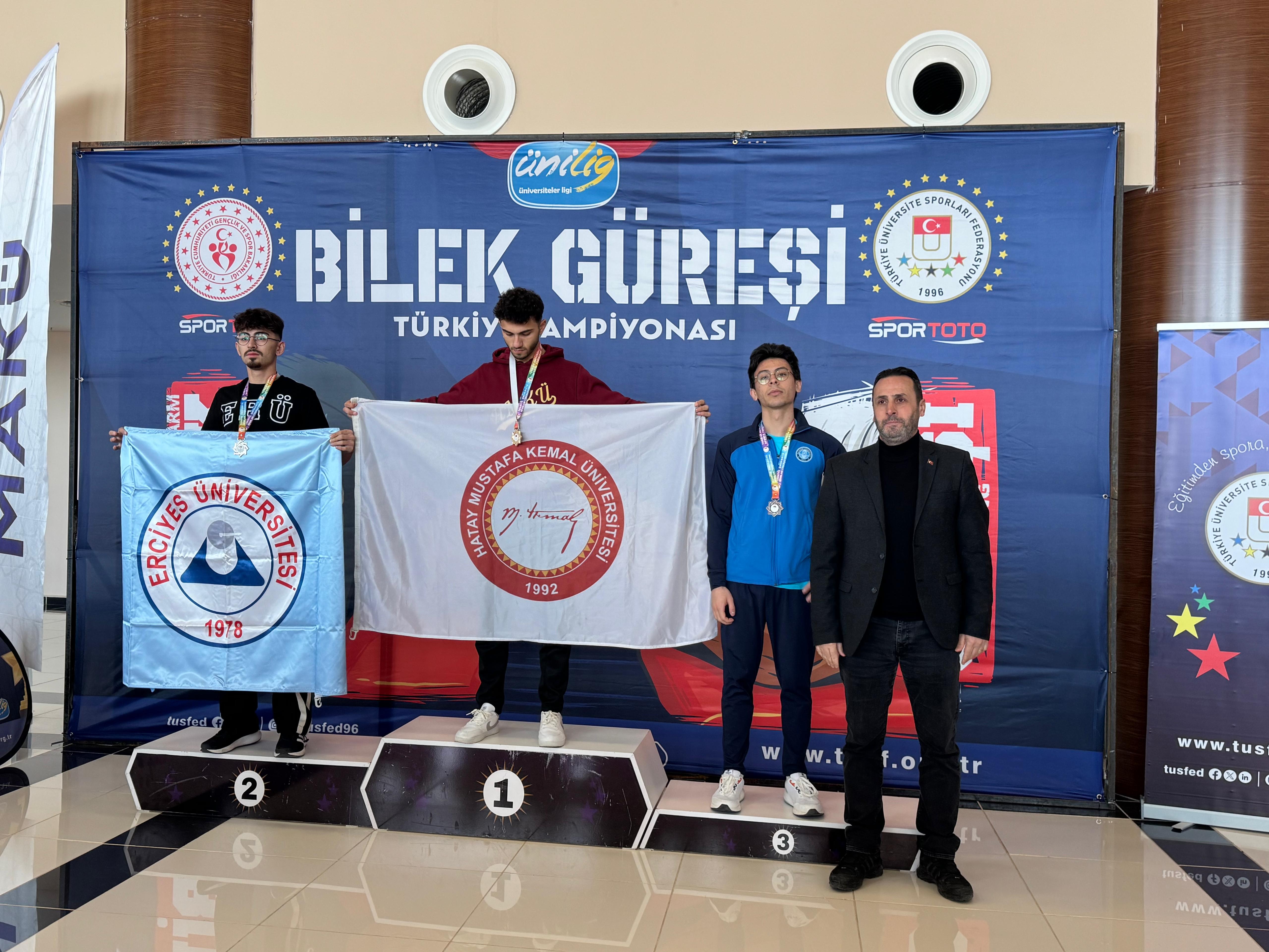 Üniversitemiz ÜNİLİG Bilek Güreşi Türkiye Şampiyonasından Madalya ile Döndü