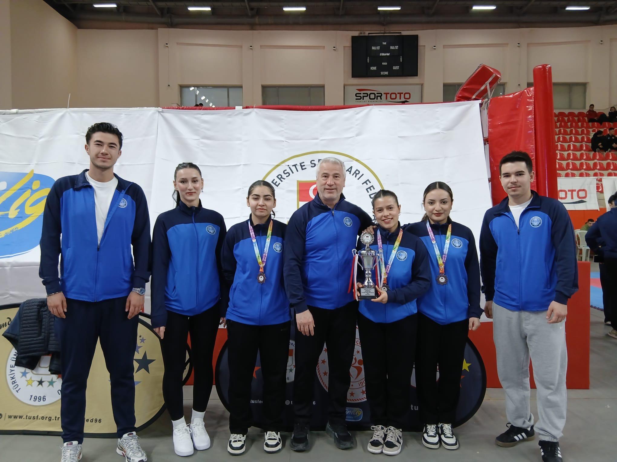 Üniversitemiz Karate Takımından Türkiye Üçüncülüğü