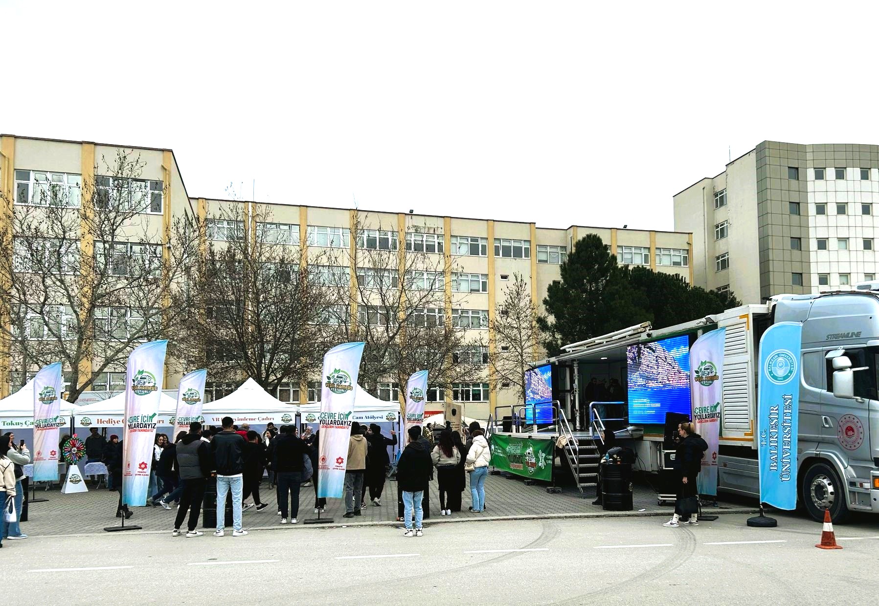 'Yeşil Kampüs Fest Tırı' BAÜNde: Sürdürülebilir Gelecek İçin Gençler Sahada