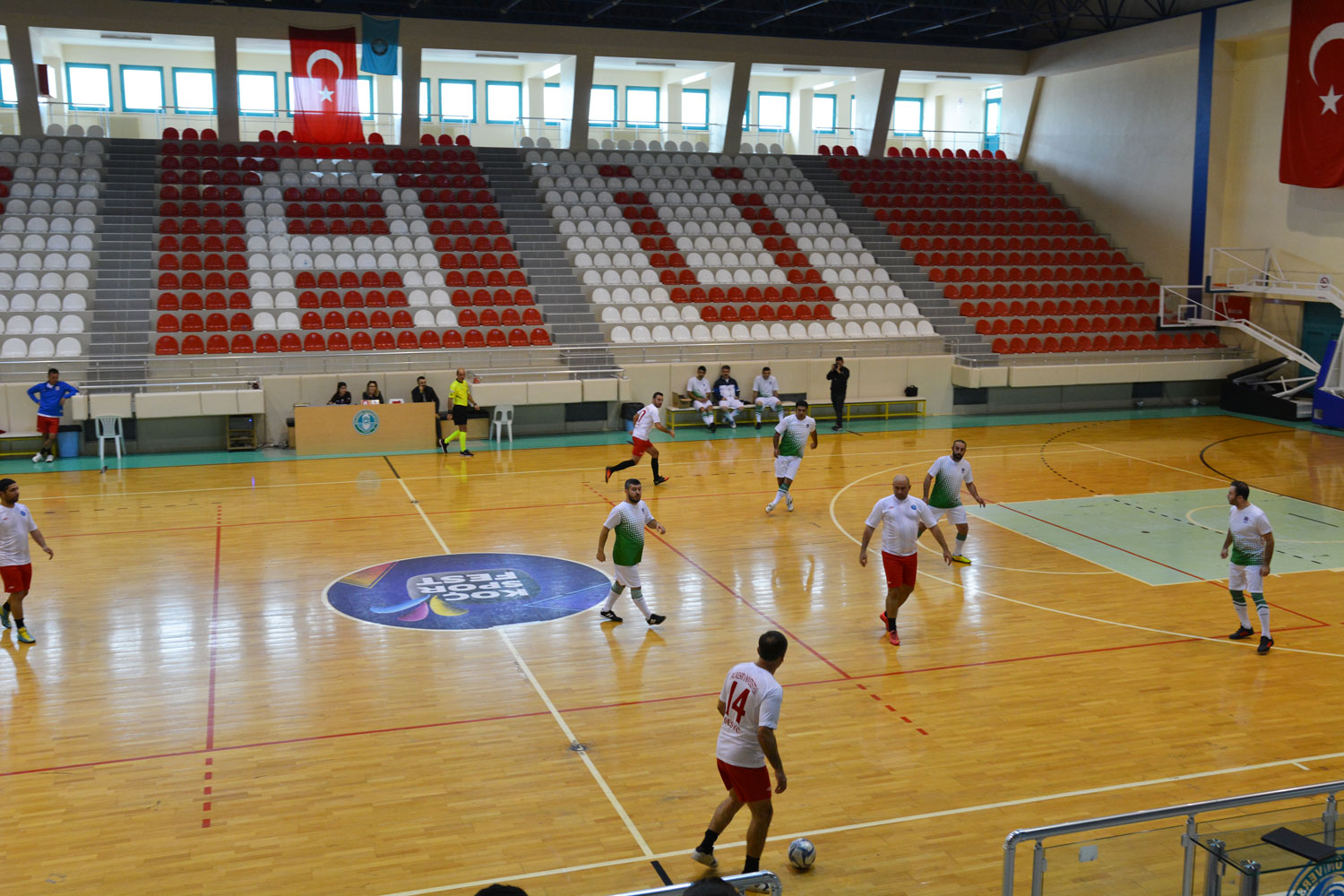 Rektörlük Kupasında Salon Futbolu Heyecanı Başladı