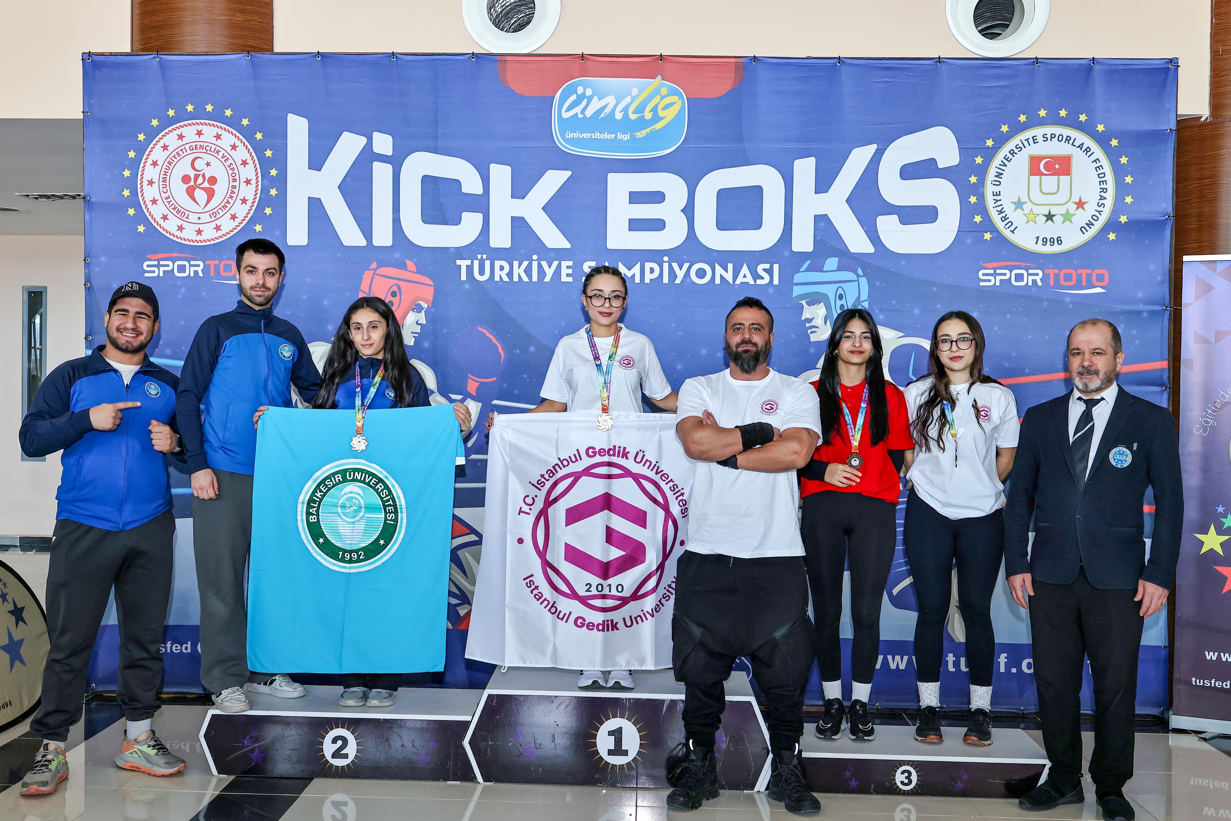 Üniversitemiz Kick Boks Takımından Türkiye Şampiyonasında Gümüş Madalya