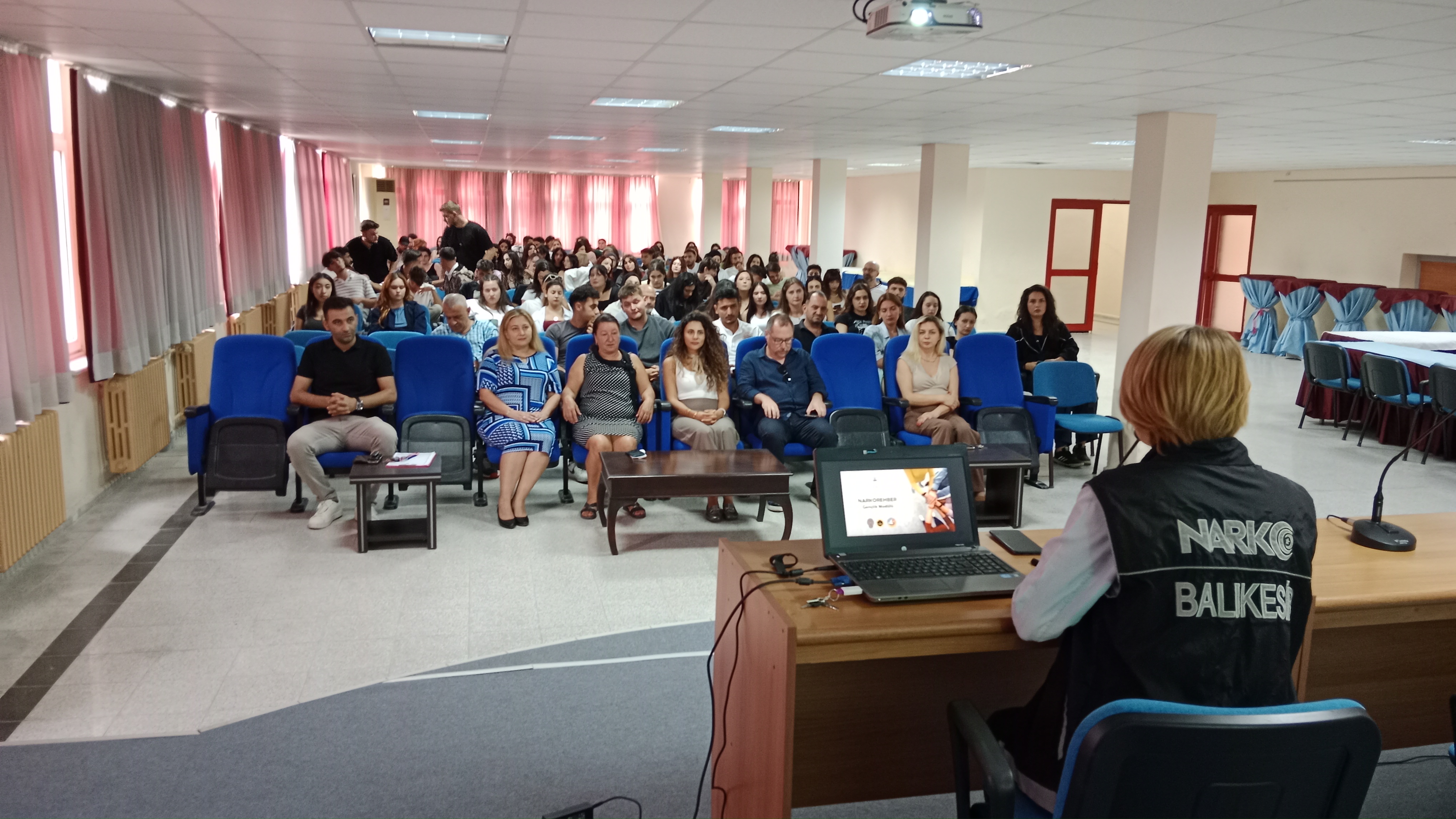 Meslek Yüksekokulumuzda “Bağımlılıkla Mücadele” Semineri 