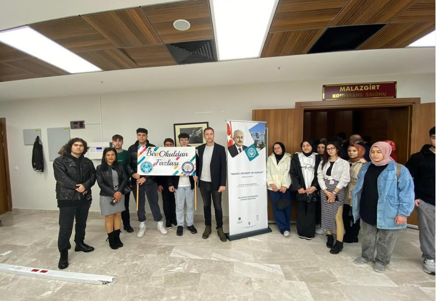  Kepsut MYO Öğrencilerimiz ile ‘Hayat, Siyaset ve Hukuk’ Konferansına katılım sağladık.