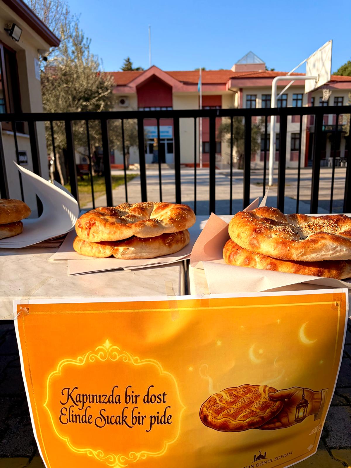Ramazan Pidesi dağıtımı 