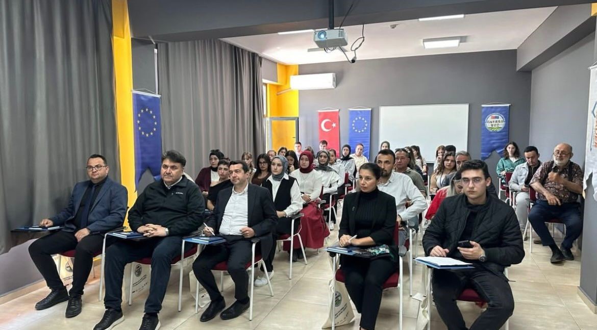 HAVRAN MYO ÖRENCİLERİNİN DE KATILIMIYLA İKLİM DEĞİŞİKLİĞİ FARKINDALIK EĞİTİMİ GERÇEKLEŞTİRİLDİ