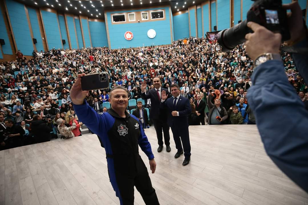  İlk Türk Astronotumuz Alper GEZERAVCI, Balıkesir Üniversitesi Gençlerle Buluşma Etkinliği 