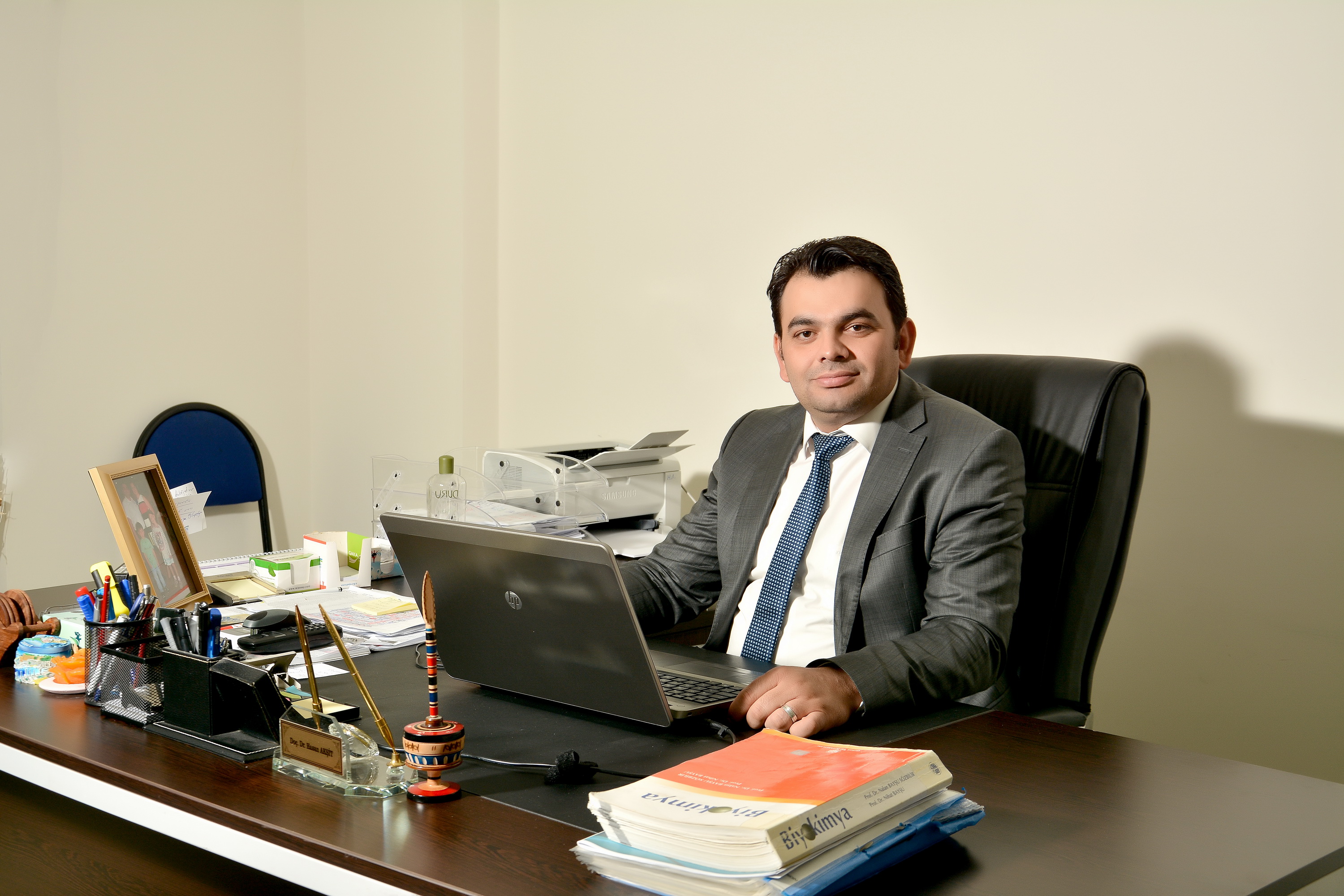 Veteriner Fakültesi akademisyenlerinden Doç. Dr. Hasan AKŞİT "Dünyanın En Etkili Bilim İnsanları" arasında yerini aldı.