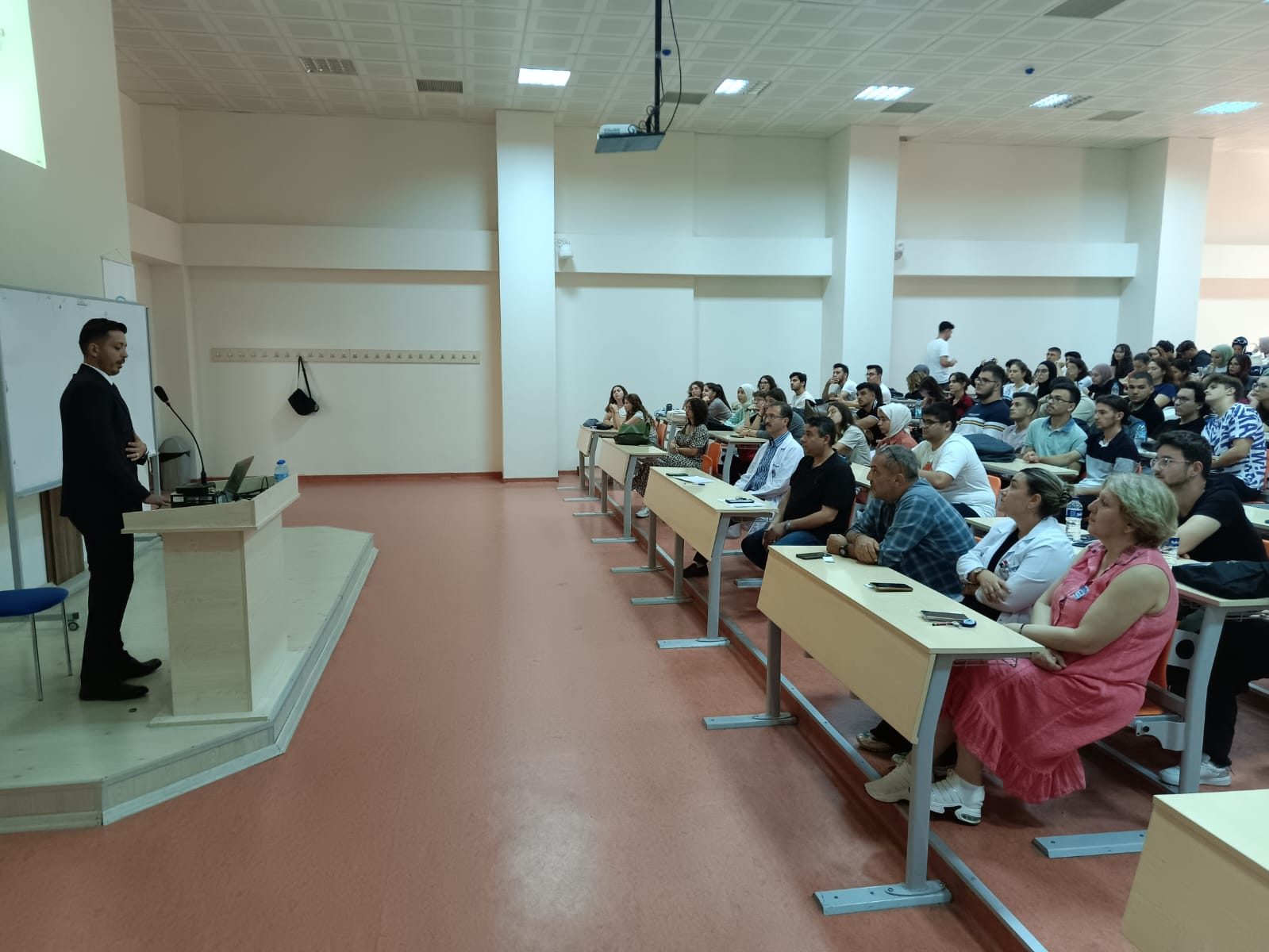 Veteriner Fakültesi Öğrencilerine Siber Suçlarla Mücadele Eğitimi